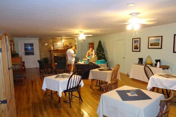 [Image: Waterfront Cottage on the Icw-Free Continental Breakfast Wed-Sat at Lodge Nearby]