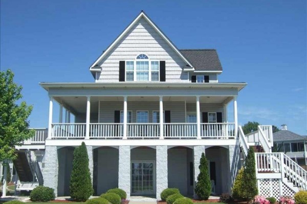 [Image: Beautiful Beach House Minutes from Beaufort/Morehead City]