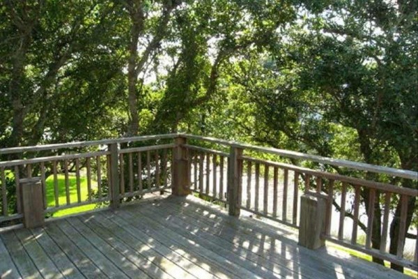 [Image: Beaufort Water &amp; Boat Slip Bungalow]