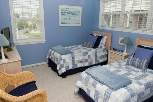 [Image: Beach Bingo West: 3 BR / 3 BA Duplex in Emerald Isle, Sleeps 6]