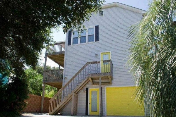 [Image: Sandbagger: 3 BR / 3.5 BA Single Family in Emerald Isle, Sleeps 6]