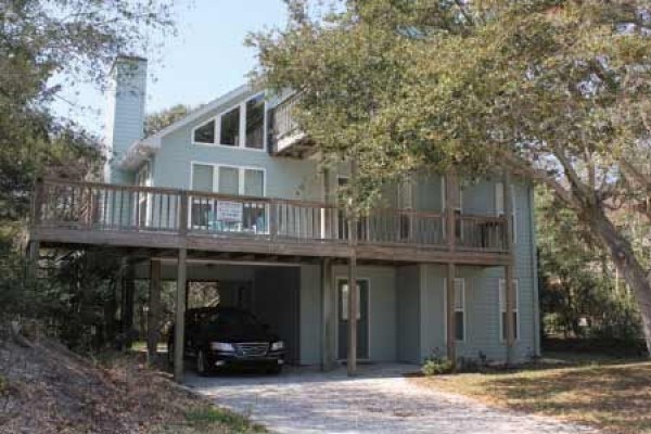 [Image: Great Oceanside 4 Bedroom Cottage with Easy Beach Access!]