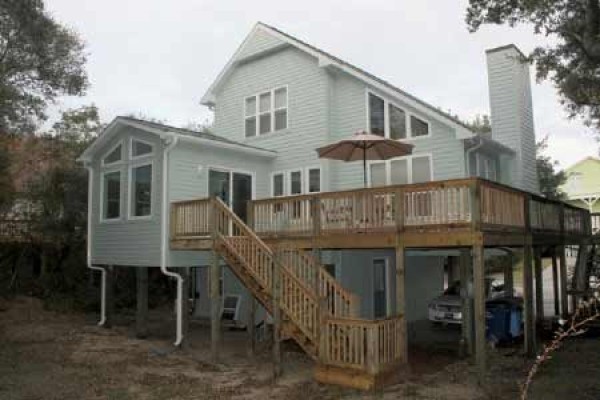 [Image: Great Oceanside 4 Bedroom Cottage with Easy Beach Access!]