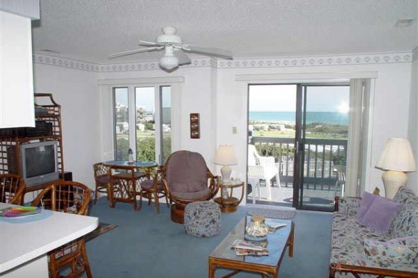 [Image: Oceanview 3 Bedroom, with Indoor/Outdoor Pools, Tennis Courts!]