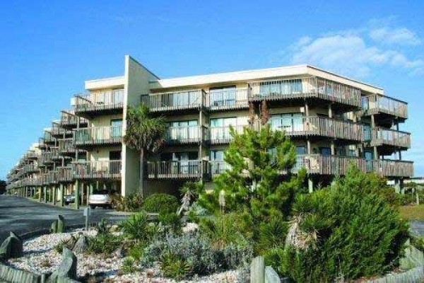 [Image: Queens Court 1202: 1 BR / 1 BA Condo in Emerald Isle, Sleeps 2]