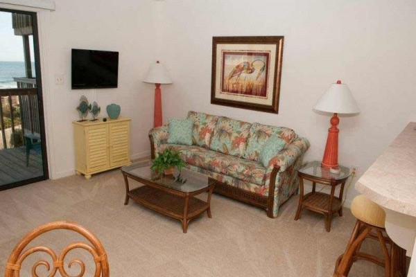 [Image: Queens Court 1202: 1 BR / 1 BA Condo in Emerald Isle, Sleeps 2]