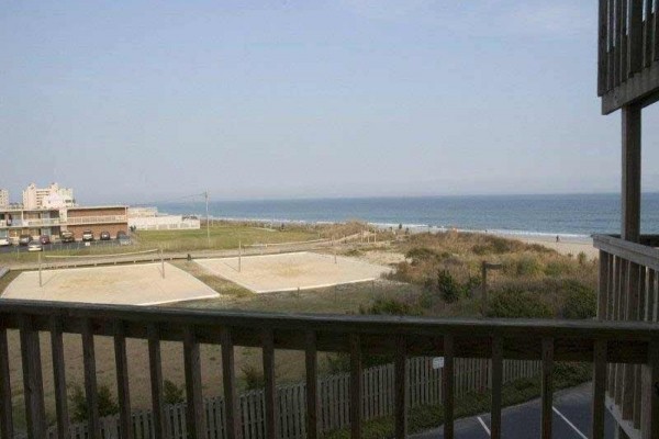 [Image: Queens Court 1202: 1 BR / 1 BA Condo in Emerald Isle, Sleeps 2]