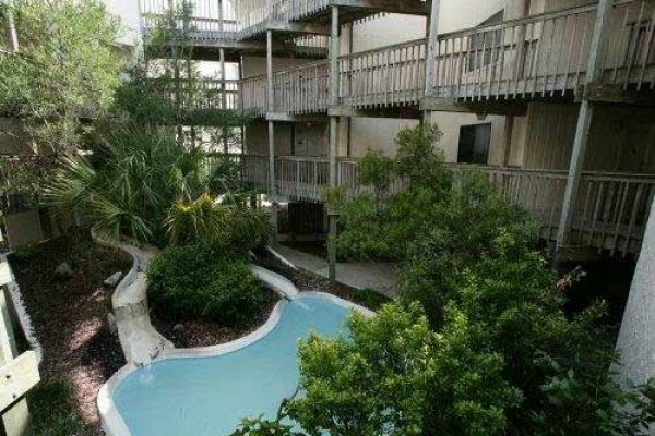 [Image: Queens Court 1202: 1 BR / 1 BA Condo in Emerald Isle, Sleeps 2]