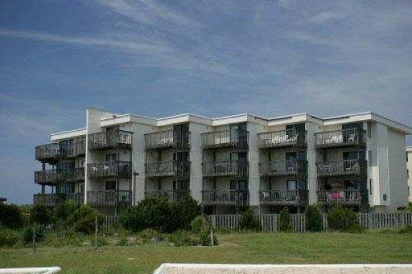 [Image: Queens Court 1202: 1 BR / 1 BA Condo in Emerald Isle, Sleeps 2]