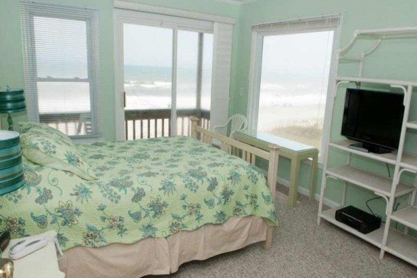 [Image: Gladstone West: 4 BR / 3 BA Duplex in Emerald Isle, Sleeps 8]