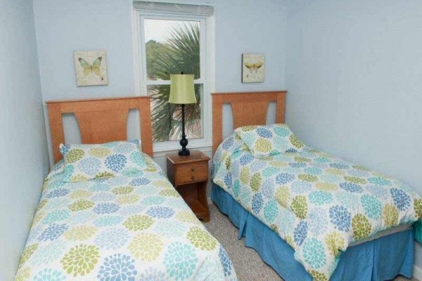 [Image: Gladstone West: 4 BR / 3 BA Duplex in Emerald Isle, Sleeps 8]