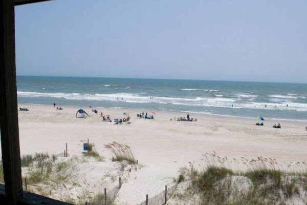 [Image: Gladstone West: 4 BR / 3 BA Duplex in Emerald Isle, Sleeps 8]