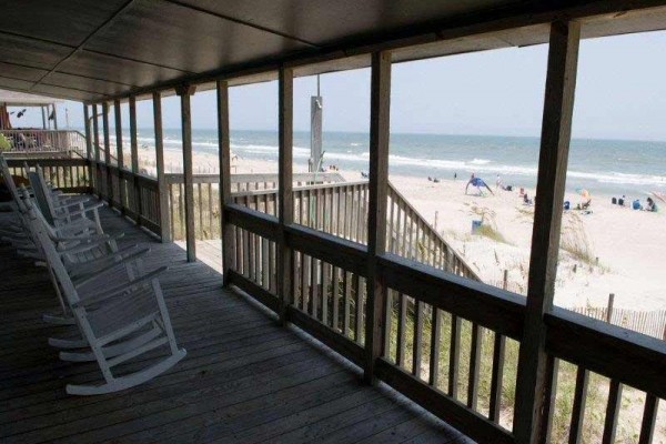 [Image: Gladstone West: 4 BR / 3 BA Duplex in Emerald Isle, Sleeps 8]