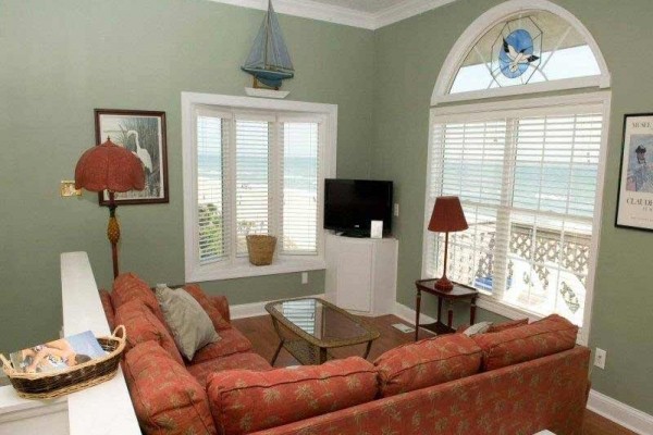 [Image: Dunescrest East: 4 BR / 3 BA Duplex in Emerald Isle, Sleeps 8]