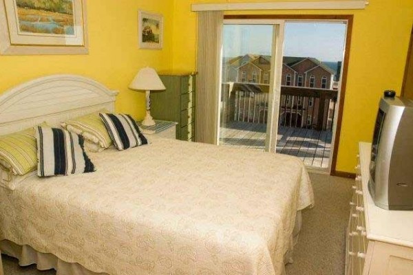 [Image: Surfer's Watch: 4 BR / 2 BA Single Family in Emerald Isle, Sleeps 8]