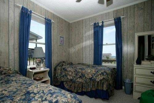 [Image: Seascape: 3 BR / 2 BA Single Family in Emerald Isle, Sleeps 6]