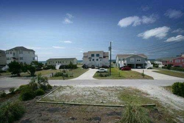 [Image: Seascape: 3 BR / 2 BA Single Family in Emerald Isle, Sleeps 6]