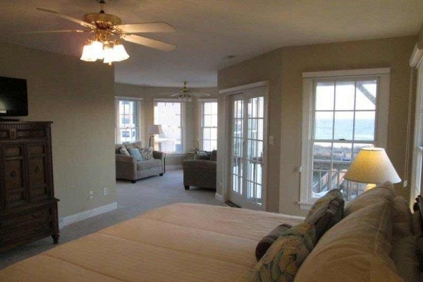 [Image: Sentimental Journey: 4 BR / 4 BA Single Family in Emerald Isle, Sleeps 8]