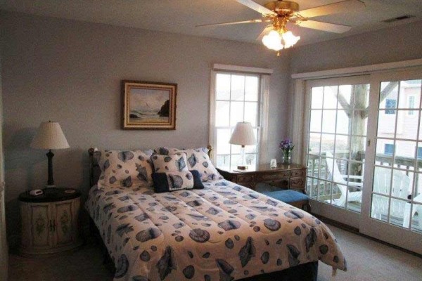 [Image: Sentimental Journey: 4 BR / 4 BA Single Family in Emerald Isle, Sleeps 8]