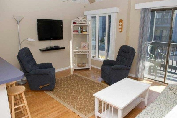 [Image: Pebble Beach E103: 3 BR / 2 BA Condo in Emerald Isle, Sleeps 6]