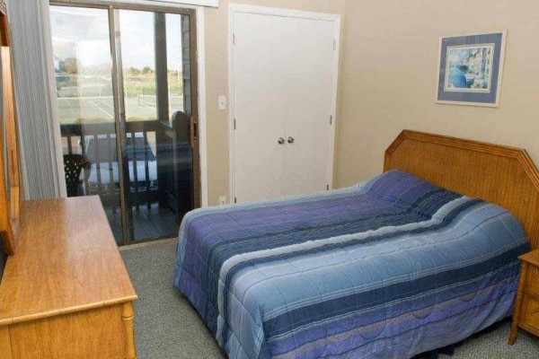 [Image: Pebble Beach E103: 3 BR / 2 BA Condo in Emerald Isle, Sleeps 6]