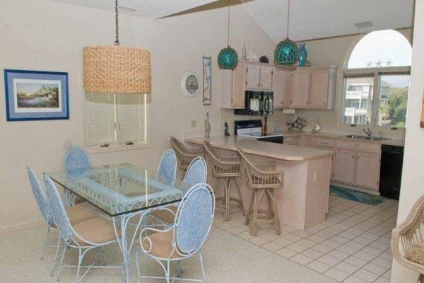 [Image: Farmer's Folly West: 3 BR / 3.5 BA Duplex in Emerald Isle, Sleeps 6]