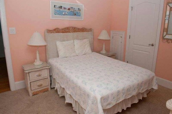 [Image: 1 Tickled Pink: 8 BR / 10.5 BA Single Family in Emerald Isle, Sleeps 16]