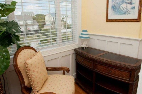 [Image: 1 Tickled Pink: 8 BR / 10.5 BA Single Family in Emerald Isle, Sleeps 16]