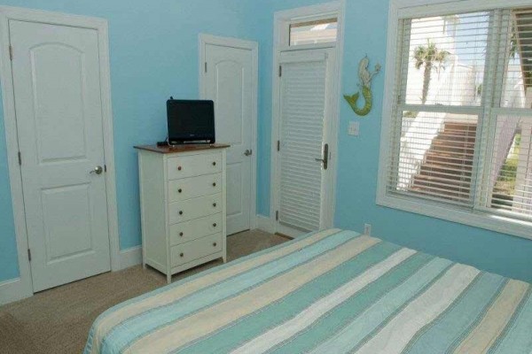 [Image: Summer Loving: 8 BR / 7.5 BA Single Family in Emerald Isle, Sleeps 16]