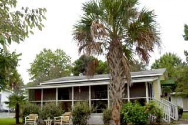 [Image: Mainland Cottage, Pet Friendly, Block from I. C. W. ~Bogue Sound]