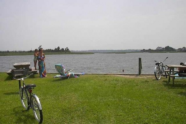 [Image: Mainland Cottage, Pet Friendly, Block from I. C. W. ~Bogue Sound]