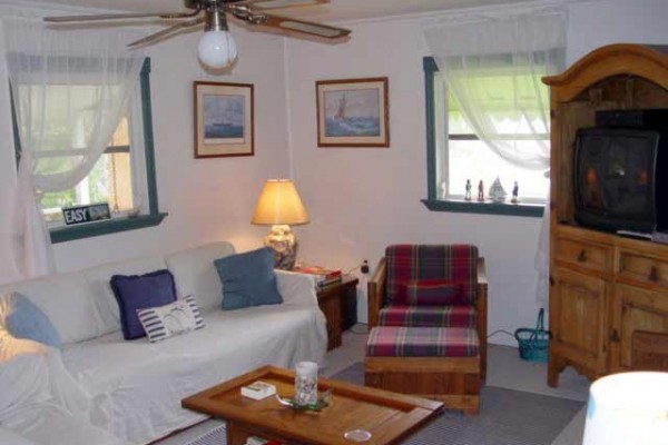 [Image: Mainland Cottage, Pet Friendly, Block from I. C. W. ~Bogue Sound]
