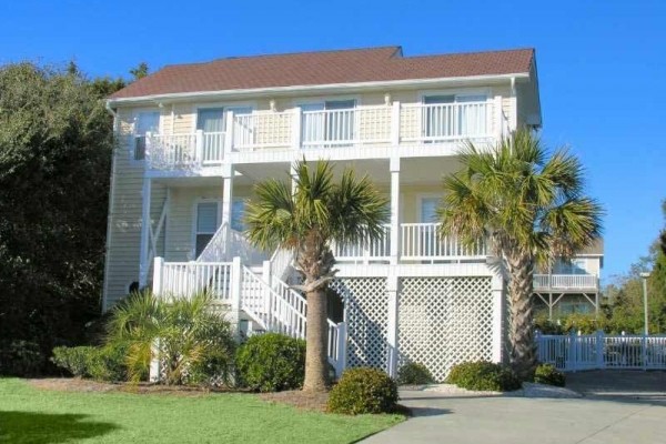 [Image: Fantastic 4 Bedroom House with Private Pool &amp; Ocean Views!]