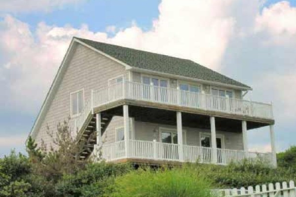 [Image: Enjoy Splendid Views of the Ocean from This 3 BR, 2.5 Bath Cottage]