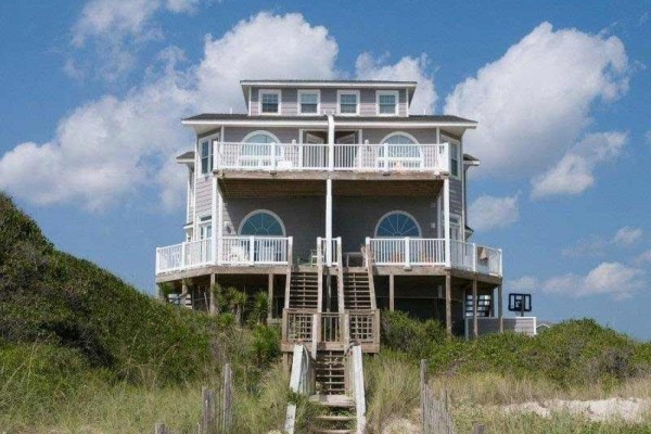 [Image: Beautiful Oceanfront Duplex - Perfect for Family Vacations!]