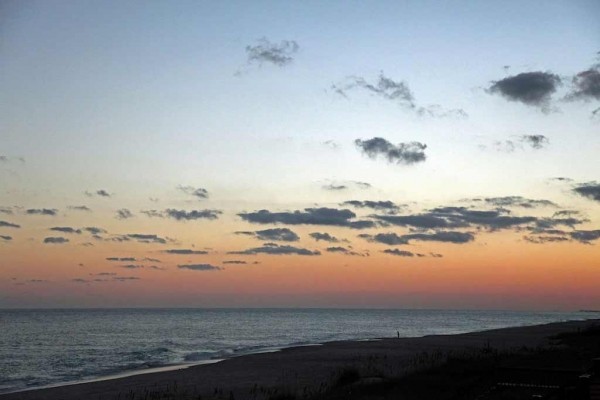 [Image: Second Row Ocean View Beach Cottage]