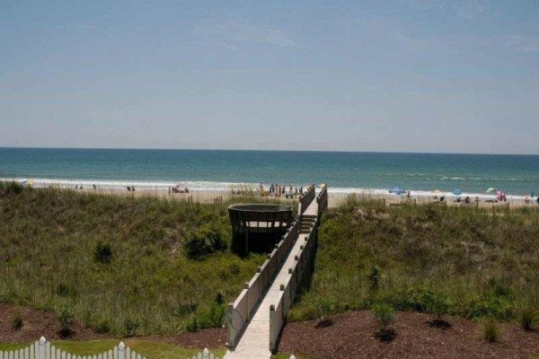 [Image: Casa Bianco: 6 BR / 7.5 BA Single Family in Emerald Isle, Sleeps 12]