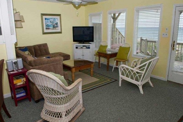 [Image: Island Time West: 4 BR / 4 BA Duplex in Emerald Isle, Sleeps 8]