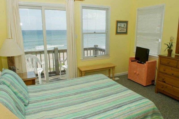 [Image: Island Time West: 4 BR / 4 BA Duplex in Emerald Isle, Sleeps 8]