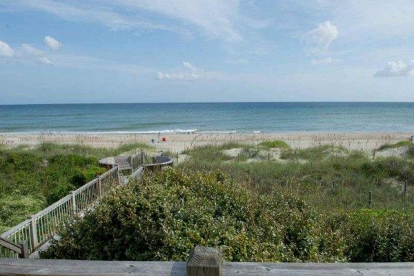 [Image: Island Time West: 4 BR / 4 BA Duplex in Emerald Isle, Sleeps 8]