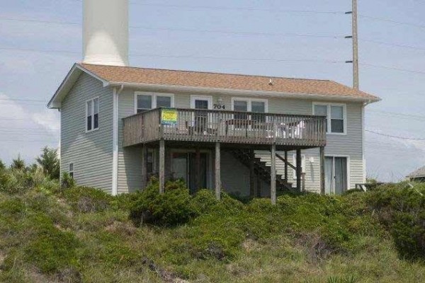 [Image: What Tower?: 3 BR / 2.5 BA Single Family in Emerald Isle, Sleeps 6]
