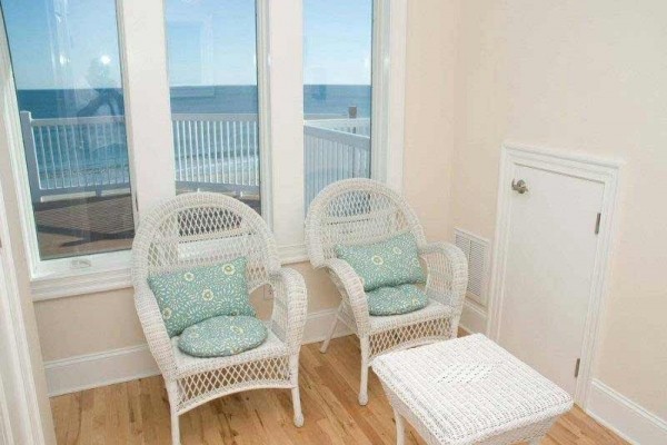 [Image: Breezin': 7 BR / 7.5 BA Single Family in Emerald Isle, Sleeps 14]