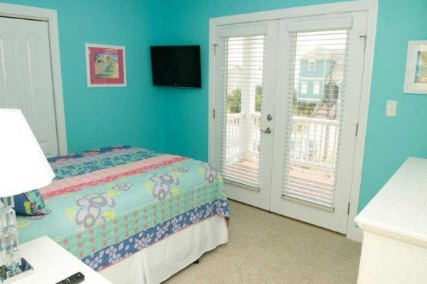 [Image: Carolina Sands: 6 BR / 6 BA Single Family in Emerald Isle, Sleeps 12]