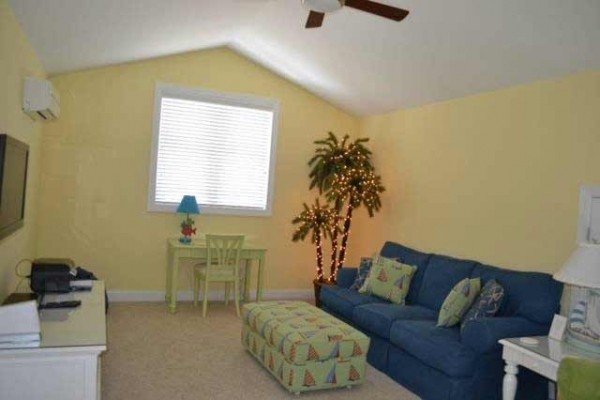 [Image: Carolina Sands: 6 BR / 6 BA Single Family in Emerald Isle, Sleeps 12]