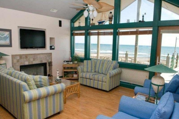 [Image: Front Row: 4 BR / 2 BA Single Family in Emerald Isle, Sleeps 8]