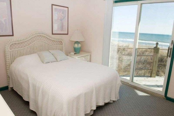 [Image: Front Row: 4 BR / 2 BA Single Family in Emerald Isle, Sleeps 8]