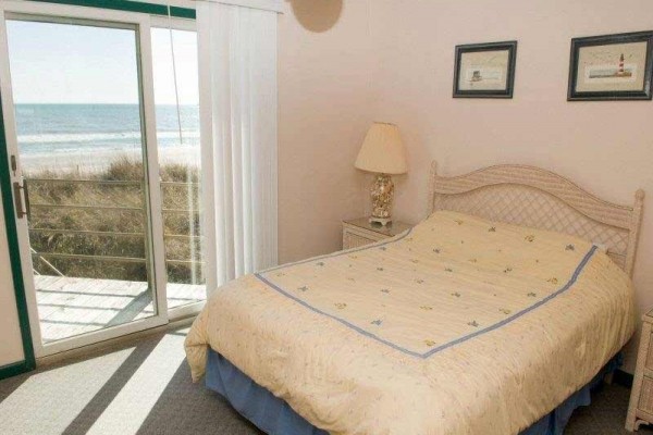 [Image: Front Row: 4 BR / 2 BA Single Family in Emerald Isle, Sleeps 8]