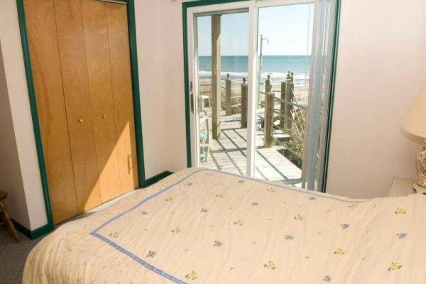 [Image: Front Row: 4 BR / 2 BA Single Family in Emerald Isle, Sleeps 8]