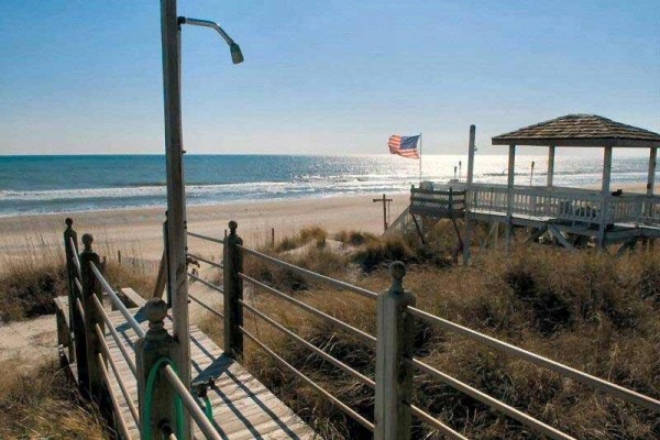 [Image: Front Row: 4 BR / 2 BA Single Family in Emerald Isle, Sleeps 8]