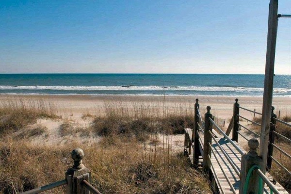 [Image: Front Row: 4 BR / 2 BA Single Family in Emerald Isle, Sleeps 8]